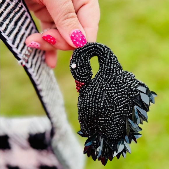 Black Swan Beaded Shoulder Bag – Black & White Houndstooth with Swan Charm - Picture 12 of 12